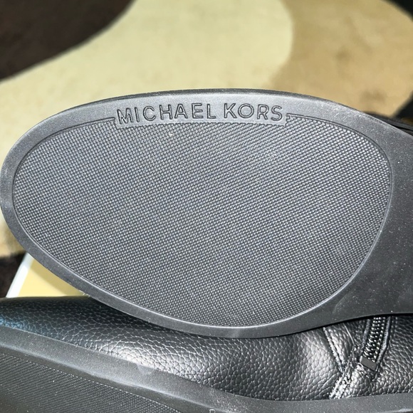 BRAND NEW Michael Kors MK Jilly Flat Ankle Booties - Picture 13 of 16